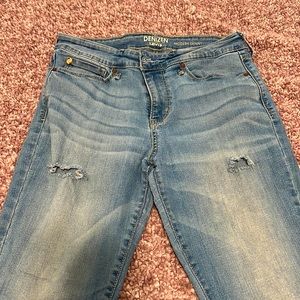 Modern Skinny Levi’s Ripped Jeans